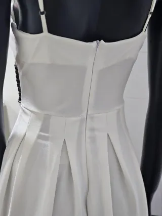 Vestido de fiesta blanco con lazo