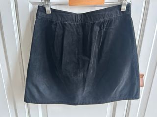 Falda negra Stradivarius.