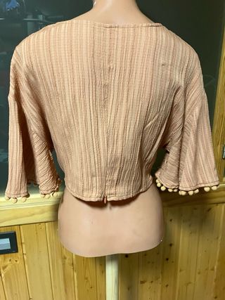 Blusa cruzada con detalle de pompones, talla S/M