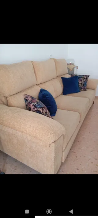 Sofá beige de tela seminuevo