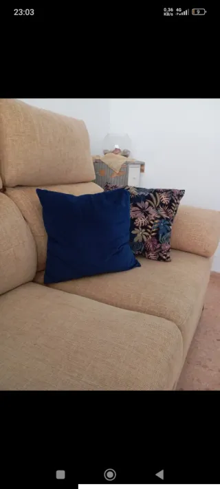 Sofá beige de tela seminuevo