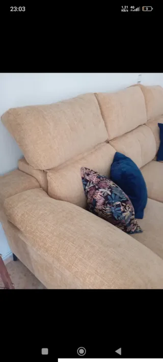 Sofá beige de tela seminuevo