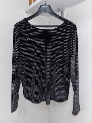 Jersey negro con brillos plateados