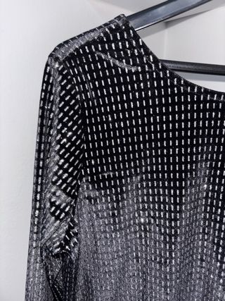 Jersey negro con brillos plateados