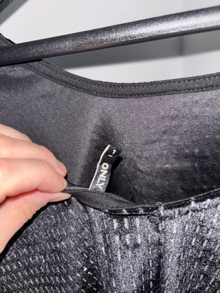 Jersey negro con brillos plateados