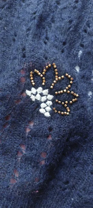 Top Zara con lana,Bordados Talla M.