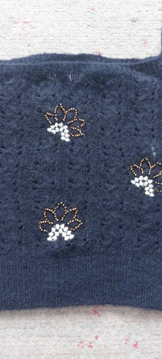 Top Zara con lana,Bordados Talla M.