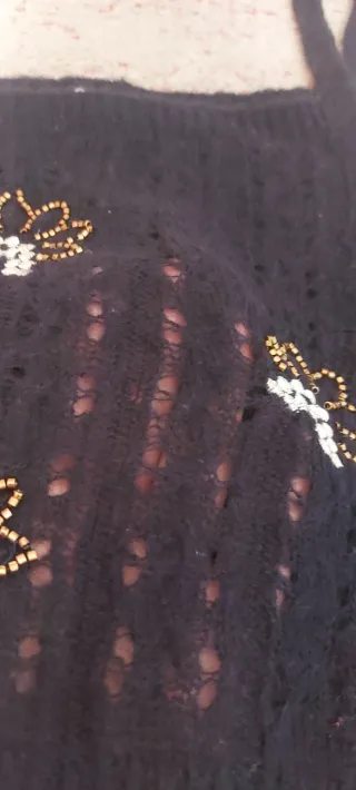 Top Zara con lana,Bordados Talla M.