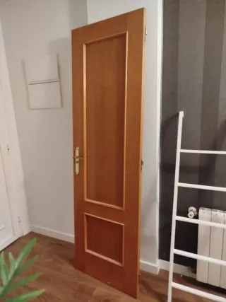 Puerta de roble 62 cm con marco y tapas , derecha