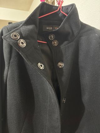 Abrigo de paño negro