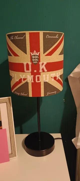 Lampada e tende a righe