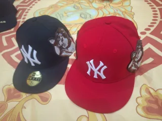 Lote 2 Gorras New Era Negras y Rojas