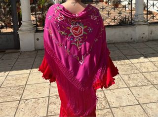 Mantoncillo flamenco bordado rosa y rojo