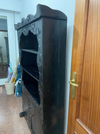 Alacena rústica vintage con estantes.Madera maciza