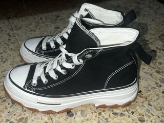 Zapatillas altas negras y blancas