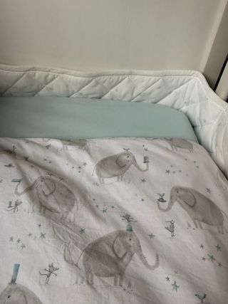 Cuna de bebé blanca