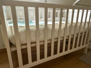 Cuna de bebé blanca