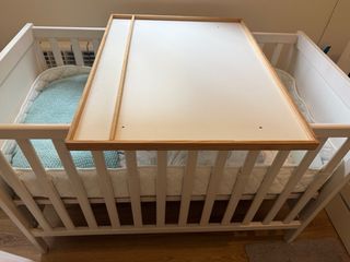 Cuna de bebé blanca