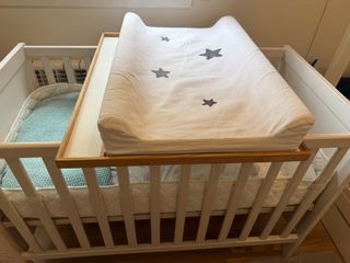 Cuna de bebé blanca