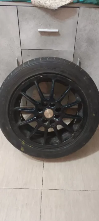 Llanta de aleación negra