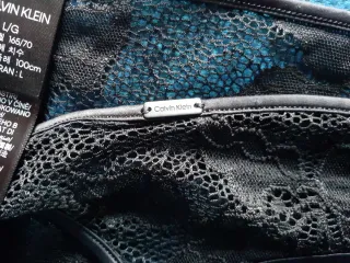 TANGA COLOR NEGRO TALLA L NUEVA SIN ESTRENAR CON S