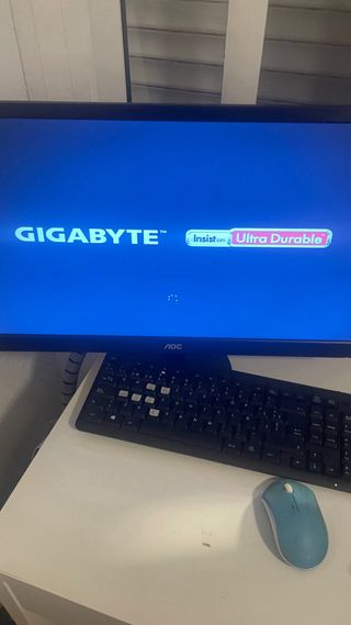 Ordenador de sobremesa EVAN negro  con monitor led