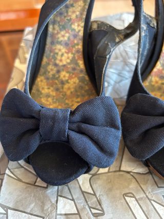 Sandalias Sfera tacón lazo negras