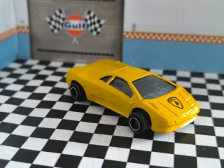 Lamborghini Diablo Majorette Amarillo