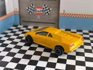 Lamborghini Diablo Majorette Amarillo