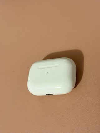 Airpods Pro 2022 Blancos (el derecho no funciona)
