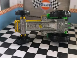 Tractor y Remolque Majorette Amarillo