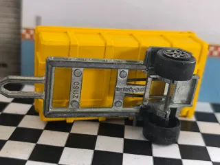 Tractor y Remolque Majorette Amarillo