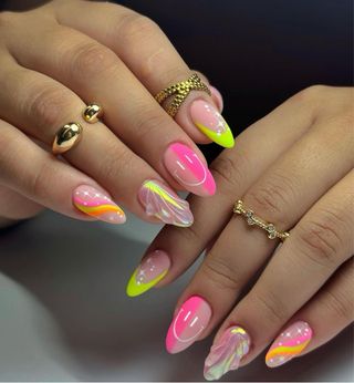 Uñas acrílicas y gel manicura permanente