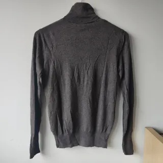 Jersey fino de punto con cuello alto