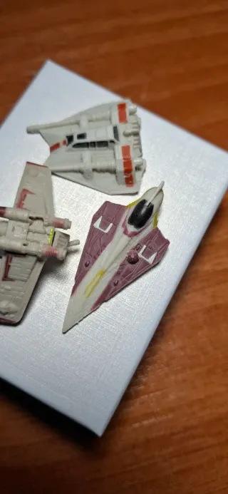 Lote de figuras y coches de juguete