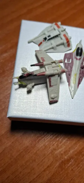 Lote de figuras y coches de juguete