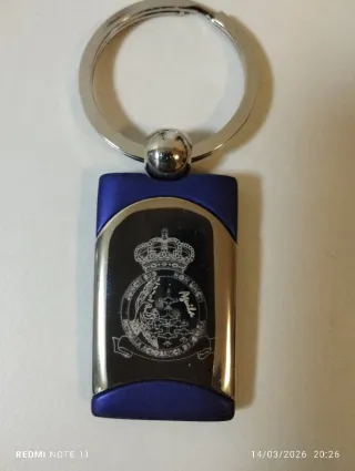 Llavero y bolígrafo azul