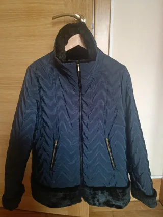 Chaqueta acolchada Ragussa azul marino con pelo