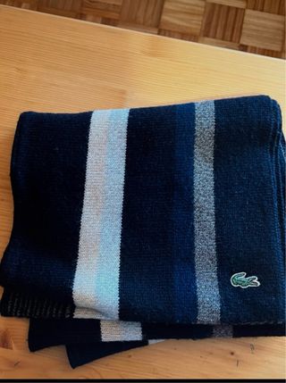 Bufanda Lacoste azul y gris