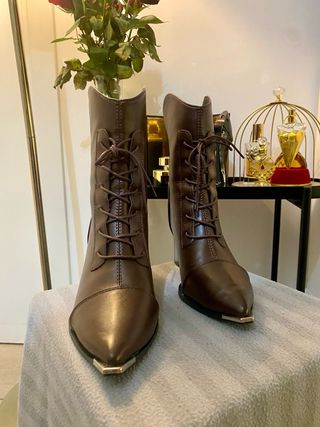 Botines marrones con cordones talla 39