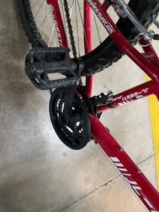 Bicicleta de montaña infantil roja