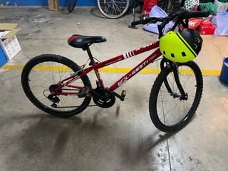 Bicicleta de montaña infantil roja