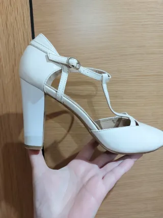 Zapatos de Charol Estilo "T-Strap"