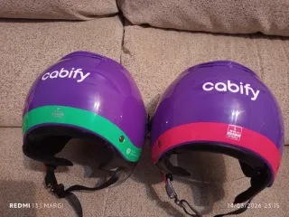 2 Cascos Morados Talla M y L. Se vende por separad
