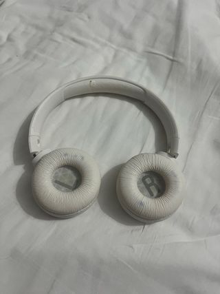 Cascos JBL blancos
