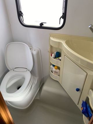 CARAVANA SUN ROLLER JAZZERO 350L