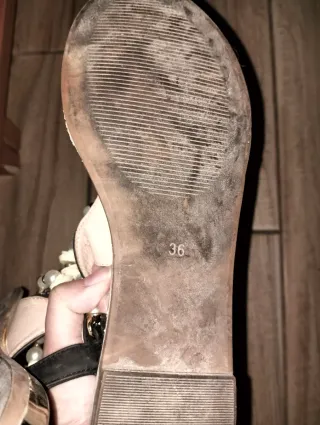 Sandalias planas con pedrería