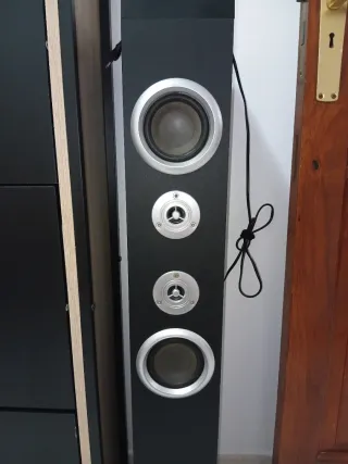 Altavoz Torre Negro y Plateado