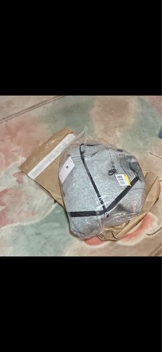 Nike Tech Fleece Gris Nuevo con Etiqueta