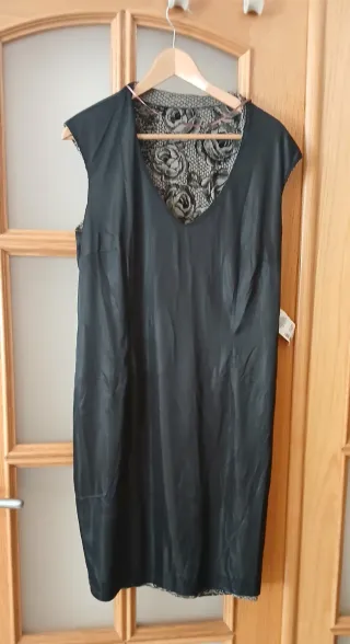 Vestido estampado floral y encaje